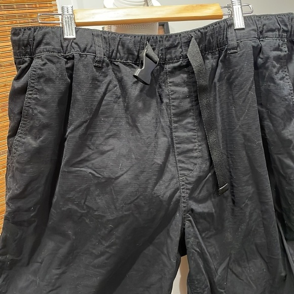 OLD NAVY BLACK SHORTS - Picture 4 of 6